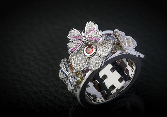 18к. (750°) white gold with different color sapphires and diamonds  € 4.600,-