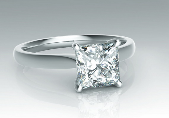 18k. (750°) white gold with Princess shaped diamond 0.70 carat F / SI1 certificate GIA € 2.700,- Prices depend on the diamond of your choice
